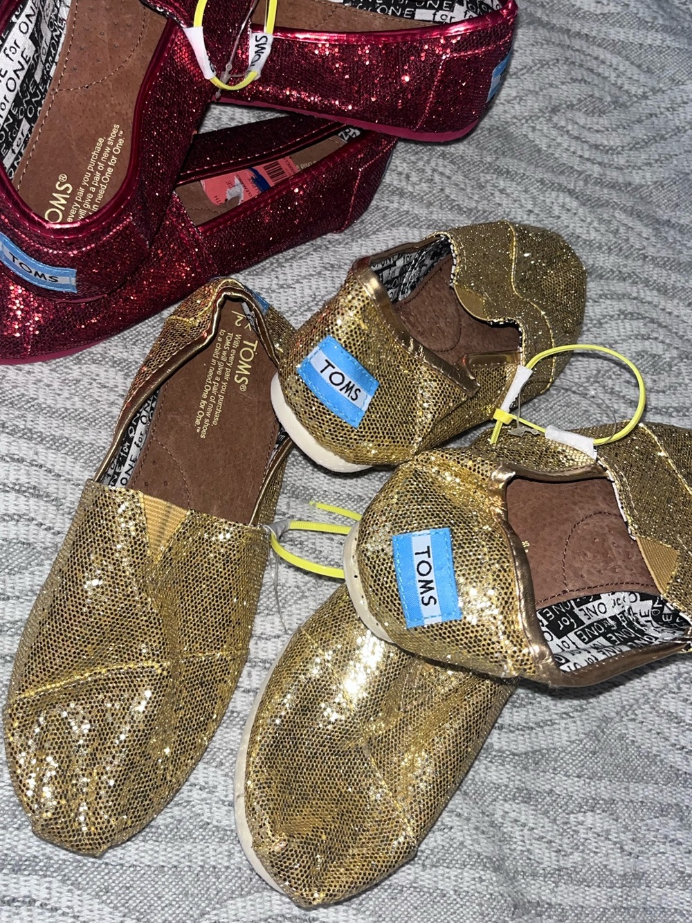 Toms 2 girls Slip-Ons in Gold